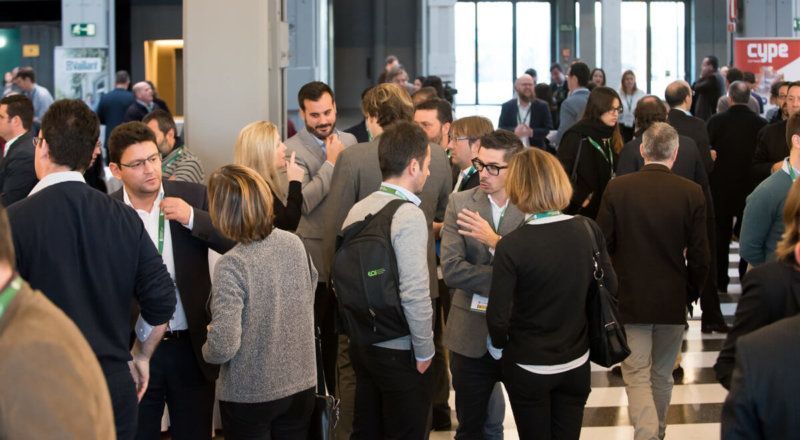 Networking en pausa café del IV Congreso Edificios Energía Casi Nula, diciembre 2017