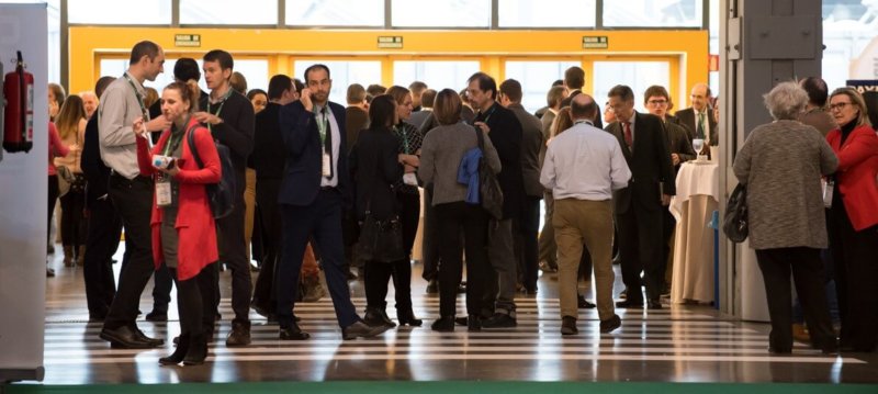 Networking en pausa comida del IV Congreso Edificios Energía Casi Nula, diciembre 2017